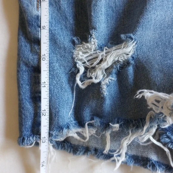 Abercrombie 4" Mom Short High Rise Cutoff Denim Shorts 26/2 - Picture 8 of 8